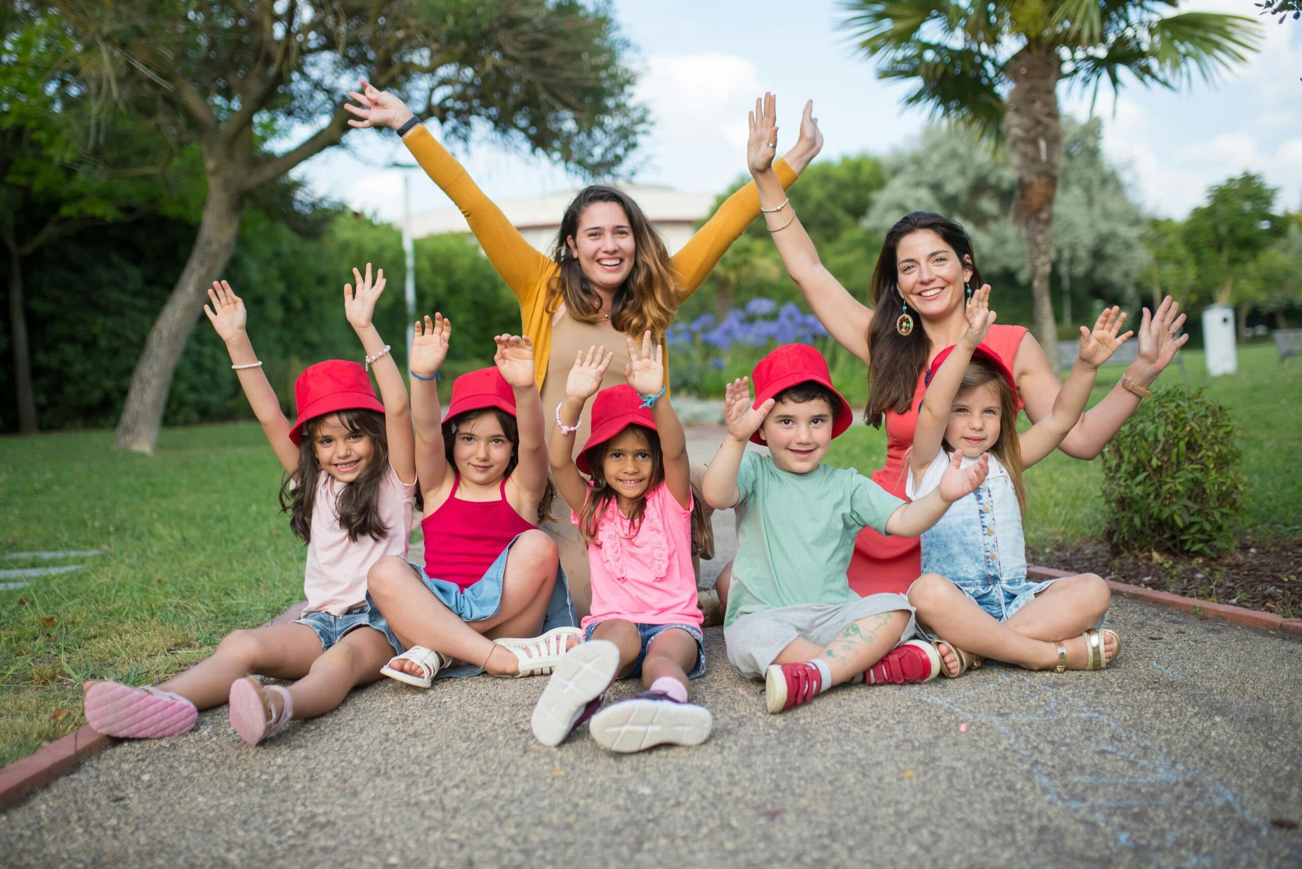 Au pairs compartiendo con niñas y niños al aire libre